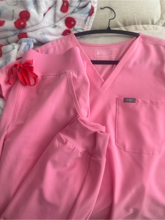 Figs Other - Figs Pink V-Neck Scrub Top with Jogger Pants